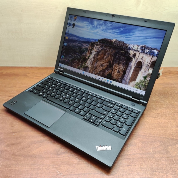 لپتاپ استوک Lenovo مدل T540p i5-8gb-256ssd